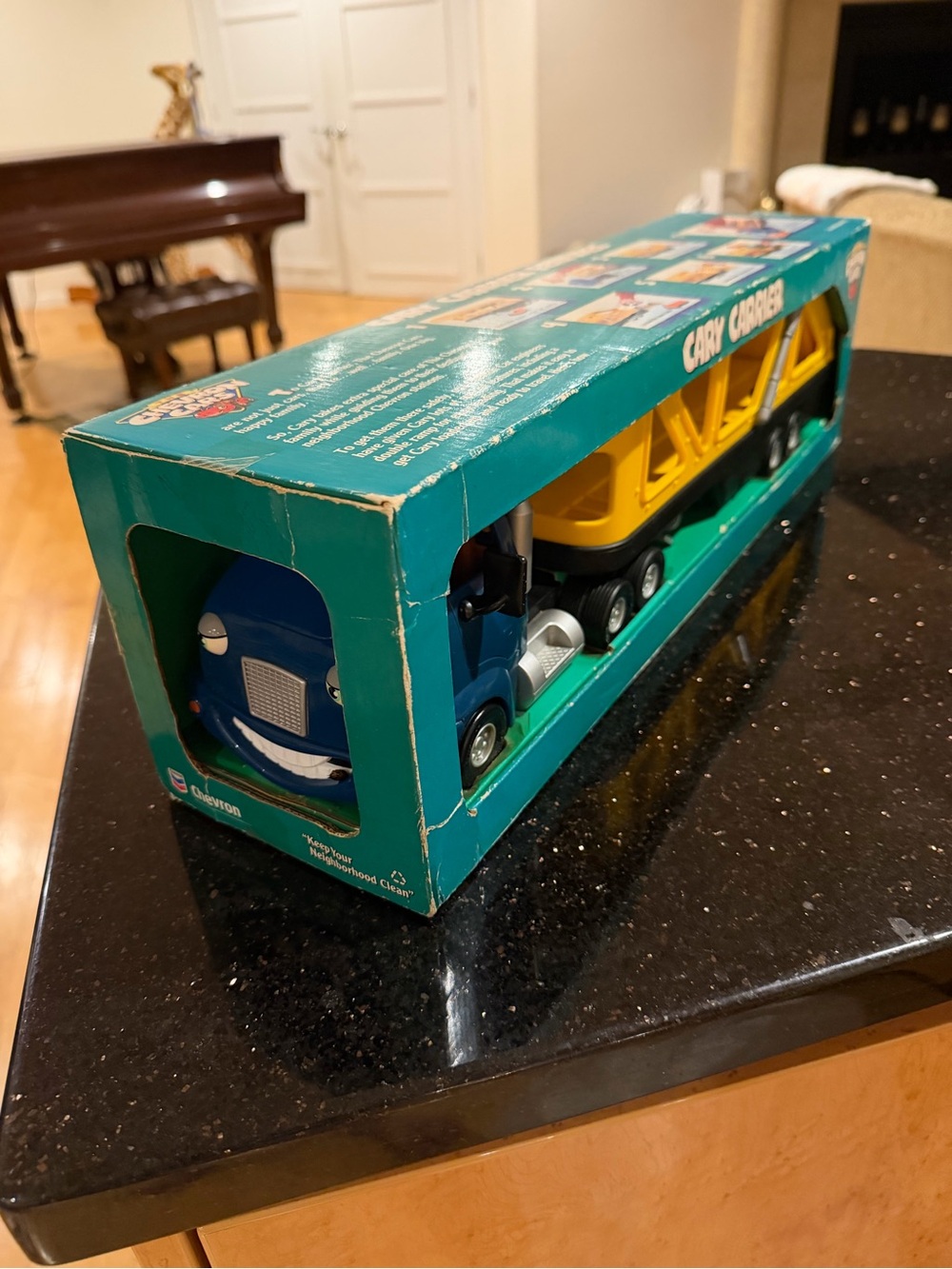 NIB Vintage 1998 Chevron Cars Cary Carrier toy Truck Collectible